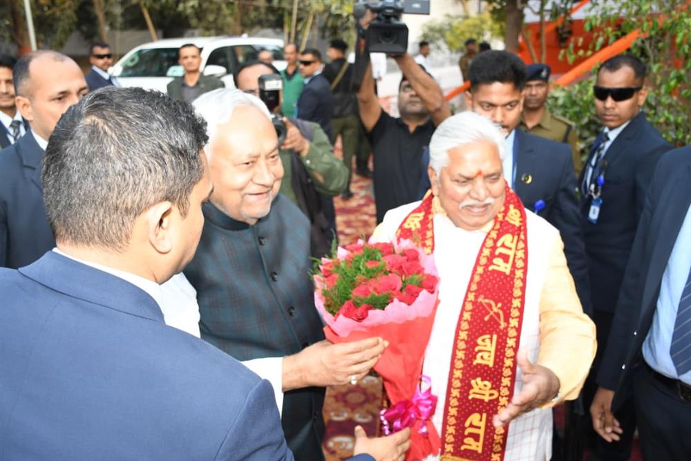 आज दिनांक–27–02–2026 को बजट सत्र के समापन के अवसर पर 2, देशरत्न मार्ग, पटना में आयोजित सांस्कृतिक कार्यक्रम ‘वसंतोत्सव’ में माननीय मुख्यमंत्री श्री नीतीश कुमार का स्वागत माननीय अध्यक्ष श्री प्रेम कुमार द्वारा किया गया।