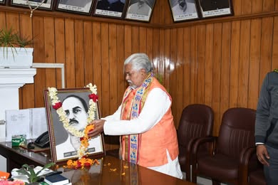 बिहार विधान सभा के माननीय अध्यक्ष डॉ. प्रेम कुमार ने आज अपने कार्यालय ...