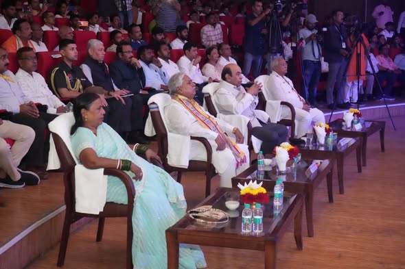 बिहार विधान सभा के विस्तारित भवन स्थित सभागार में 80वें स्वतंत्रता दिव...