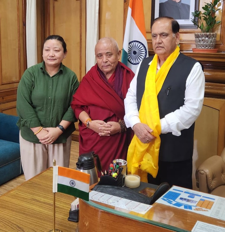 निर्वासित तिबतियन संसद के पूर्व उपाध्यक्ष आचार्य येशी फूंटोक ने की विध...