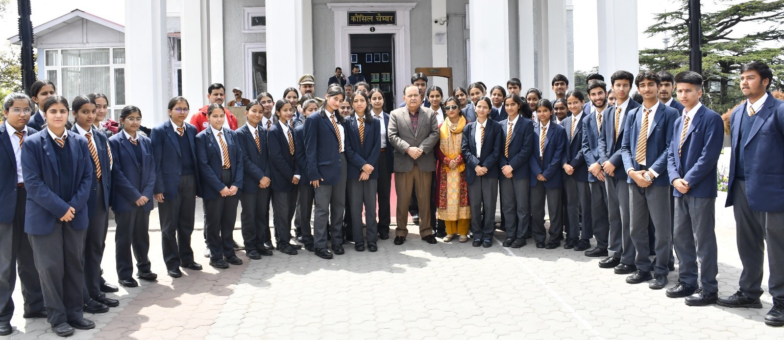 डी0 ए0वी0 स्कूल सोलन के 47 छात्र – छात्राओं ने देखी विधान सभा की कार्य...