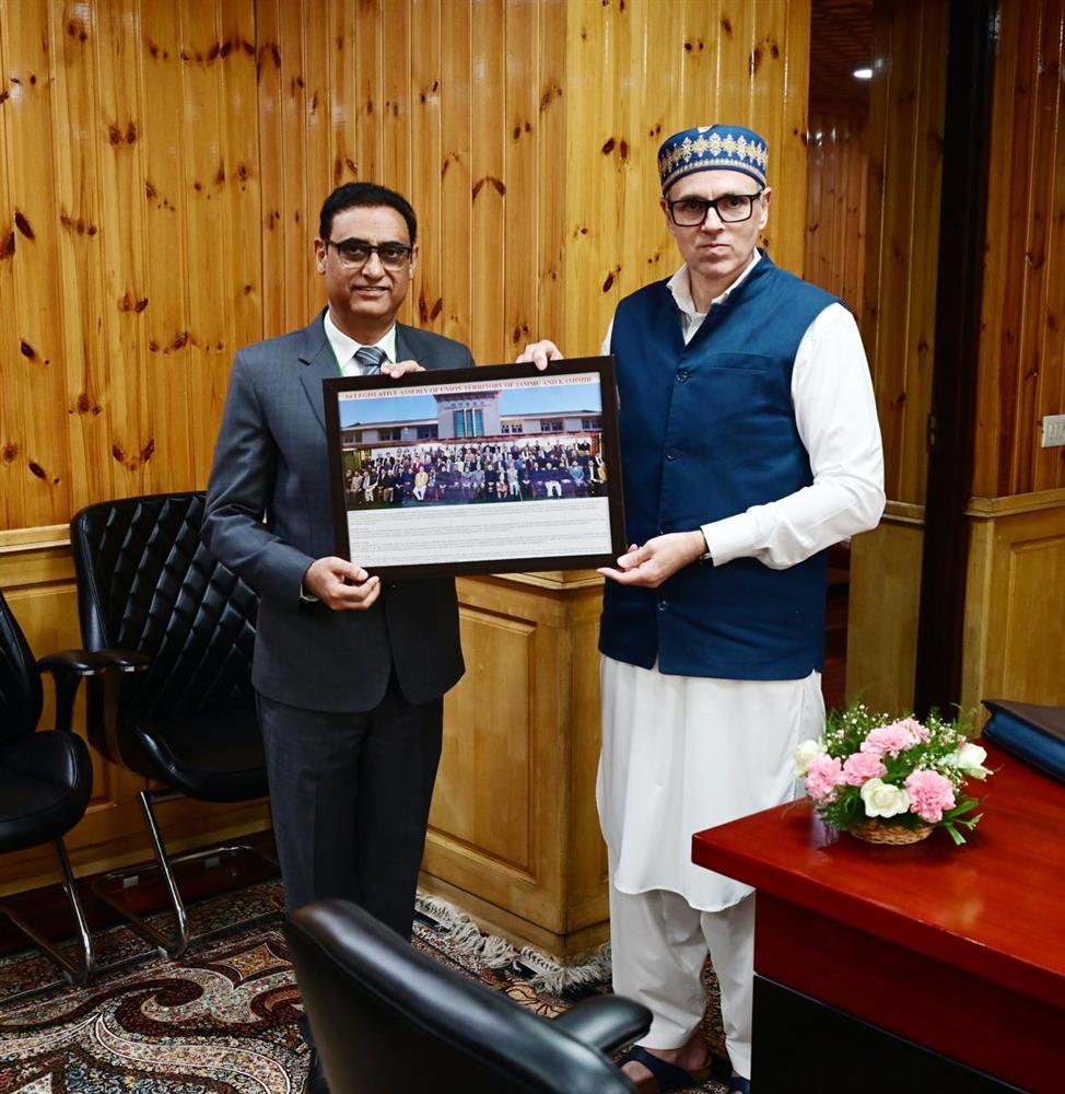 Shri Manoj Kumar Pandit, Secretary, Jammu and Kashmir Legislative Assembly, presents a group photograph of the First Legislative Assembly to Hon.Chief Minister J&K Mr. Omar Abdullah.