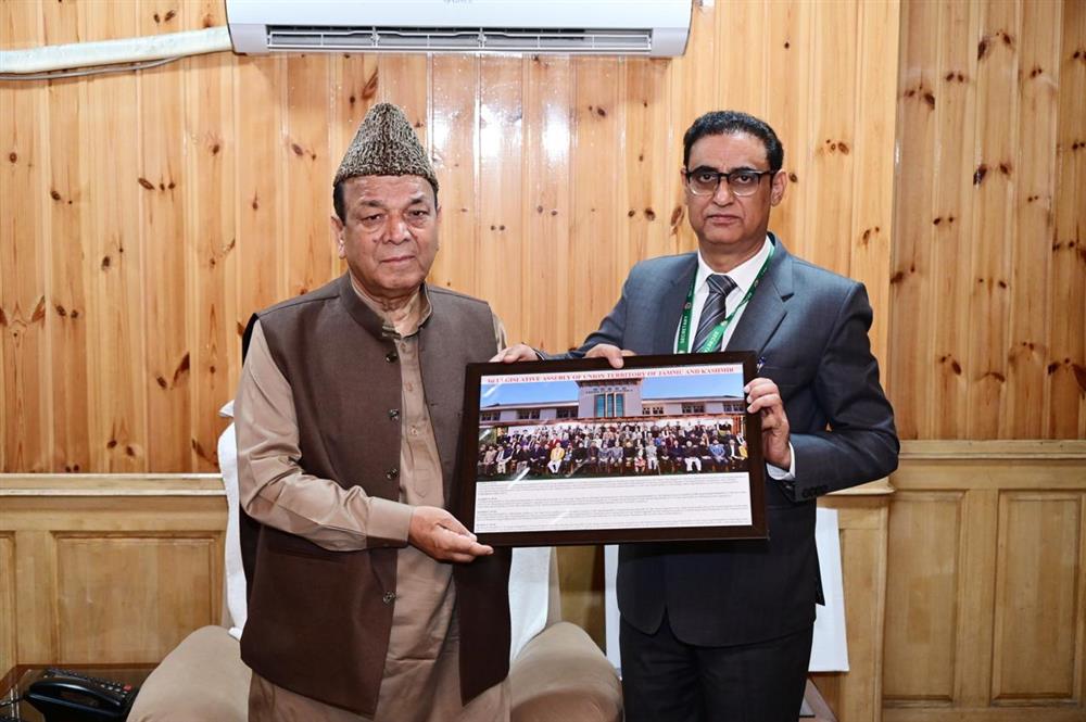 Shri Manoj Kumar Pandit, Secretary, Jammu and Kashmir Legislative Assembly, presents a group photograph of the First Legislative Assembly to Hon. Speaker JKLA Mr. Abdul Rahim Rather.