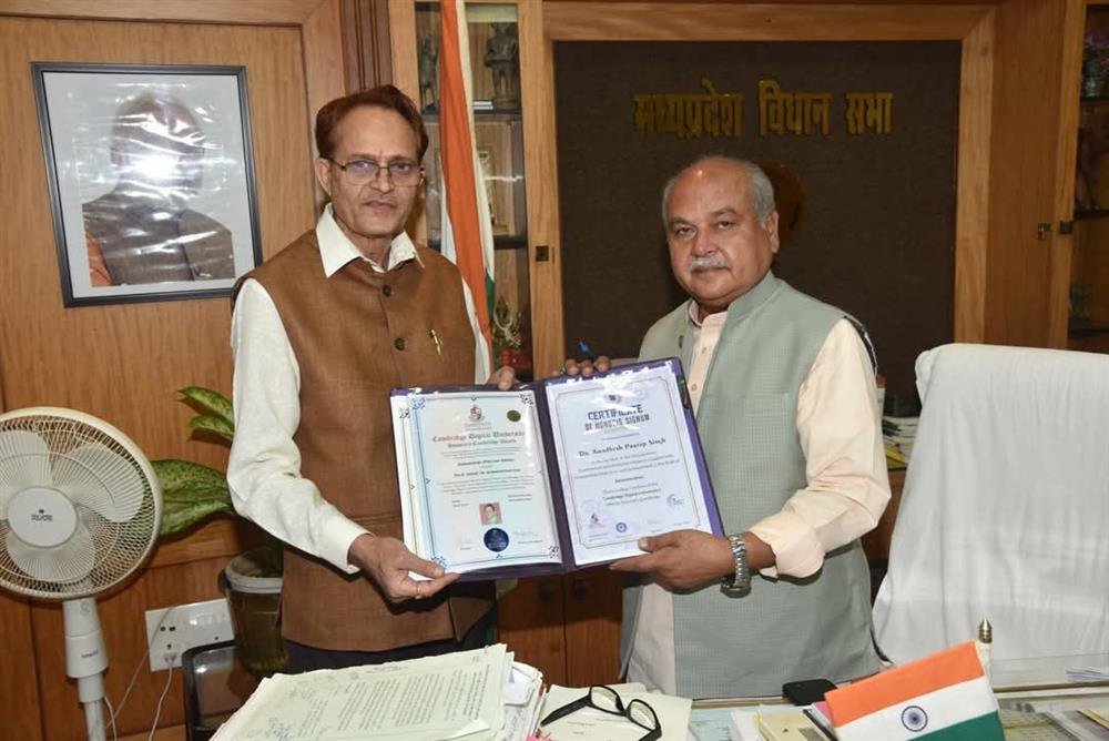 प्रमुख सचिव, विधान सभा को कैम्ब्रिज यूनिवर्सिटी से प्राप्त प्रतिष्ठित मानद डॉक्टरेट सम्मान हेतु बधाई