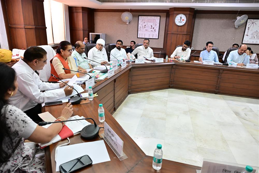 मध्यप्रदेश विधान सभा की सरकारी उपक्रमों संबंधी समिति की प्रथम परिचयात्मक बैठकआयोजित 