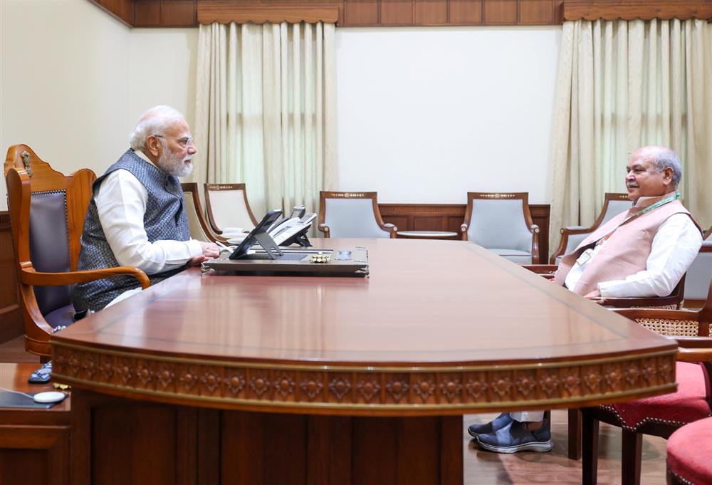 प्रधानमंत्री श्री मोदी से विधान सभा अध्यक्ष श्री तोमर की सौजन्य भेंट