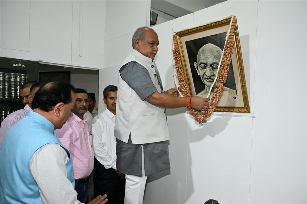 महात्मा गांधी जी एवं पूर्व प्रधानमंत्री श्री लाल बहादुर शास्त्री जी की जयंती के अवसर पर विधान सभा में माल्यार्पण, श्रद्धांजलि
