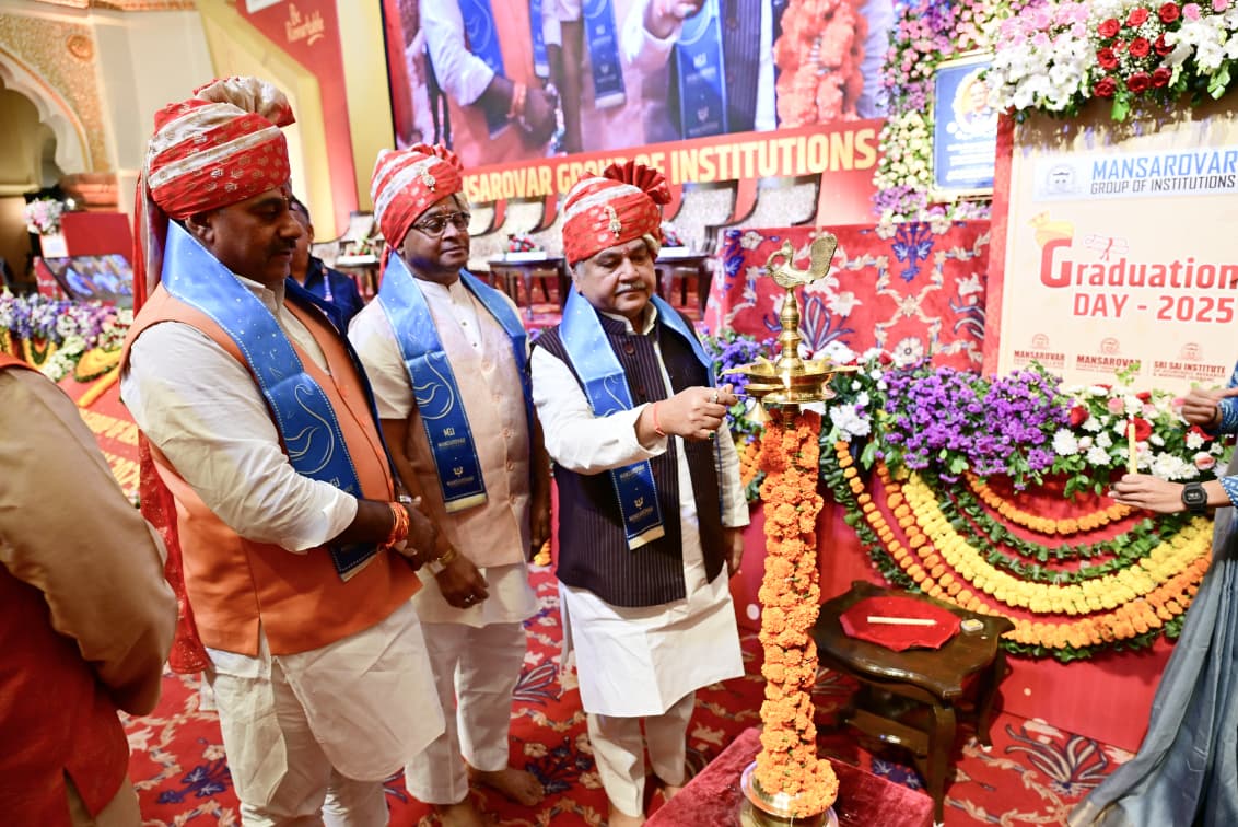 चिकित्सा के क्षेत्र में समाज की सेवा करने का पर्याप्त अवसरः श्री तोमर....