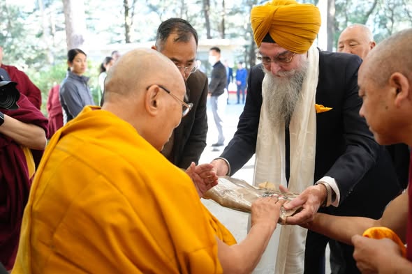 ਮਾਣਯੋਗ ਸਪੀਕਰ ਸਰਦਾਰ ਕੁਲਤਾਰ ਸਿੰਘ ਸੰਧਵਾਂ ਜੀ ਨੂੰ ਅੱਜ ਨੋਬਲ ਪੁਰਸਕਾਰ ਜੇਤੂ, ਦੁ...